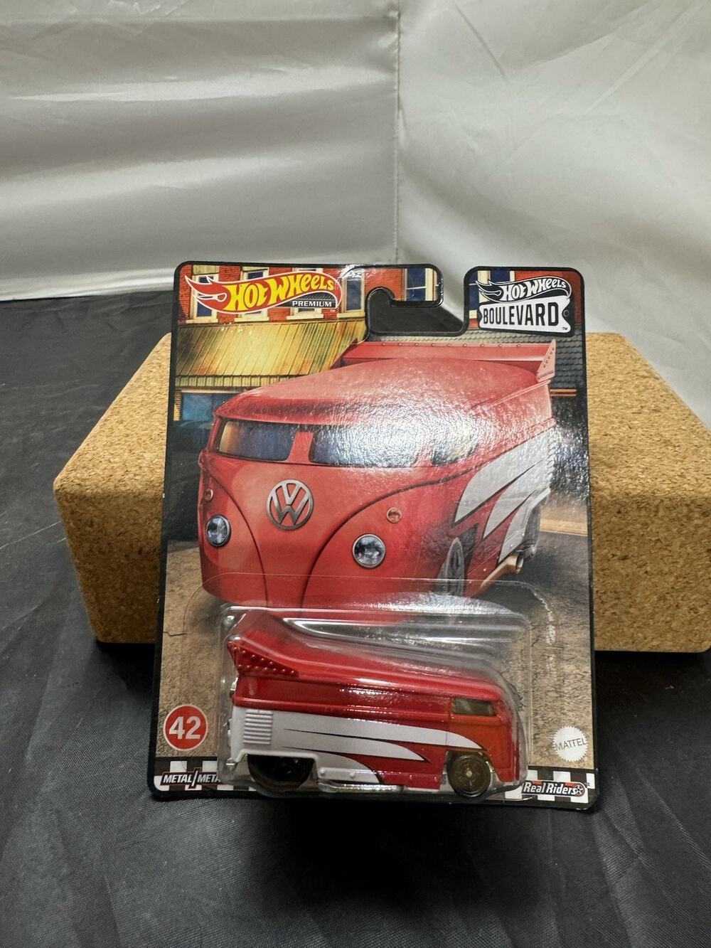 Hot Wheels Premium Boulevard Volkswagen Drag Bus #42 VW Red White Real Riders